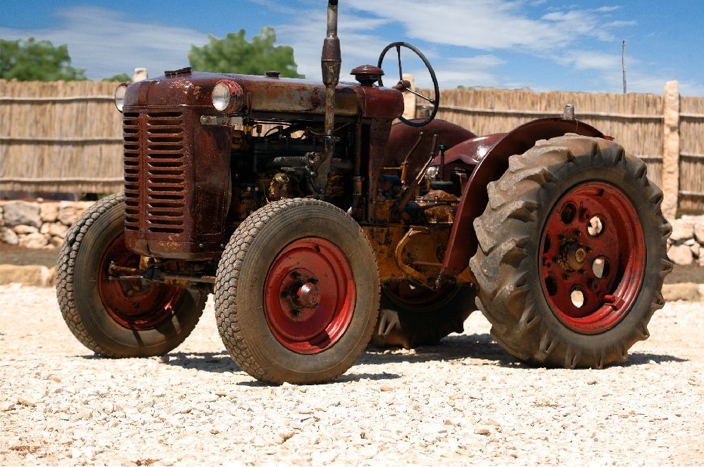Traktori i strojevi iz kolekcije.