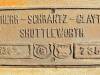 Ploča s natpisom proizvođača na vršilici Hofherr-Schrantz-Clayton-Shuttleworth za žito staroj preko 100 g.  Ističu se grb i serijski broj 73576.
